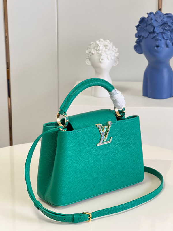 l**is V*t*n capucines bb