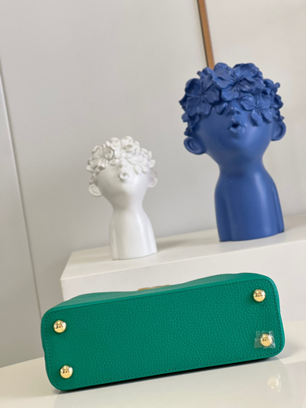 l**is V*t*n capucines bb