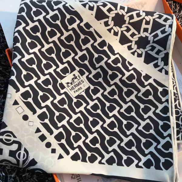 H**mes scarf