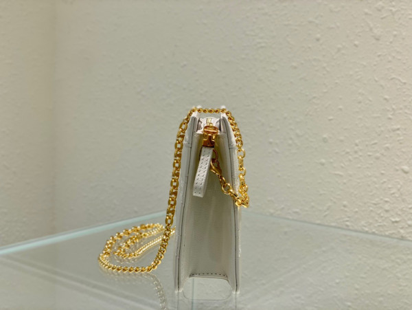 D*or caro zipped pouch with chain