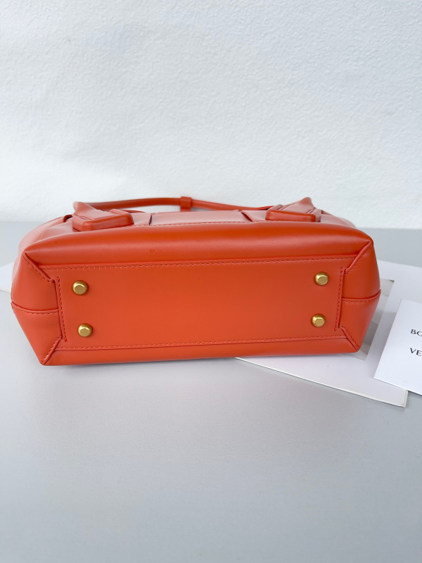 Bo*te*ga ve*ne*ta arco