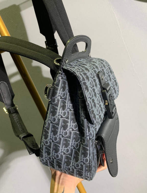 D*or oblique backpack