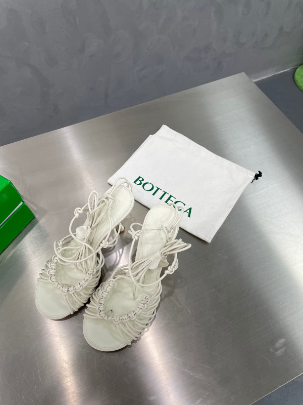 Bo*te*ga ve*ne*ta dot