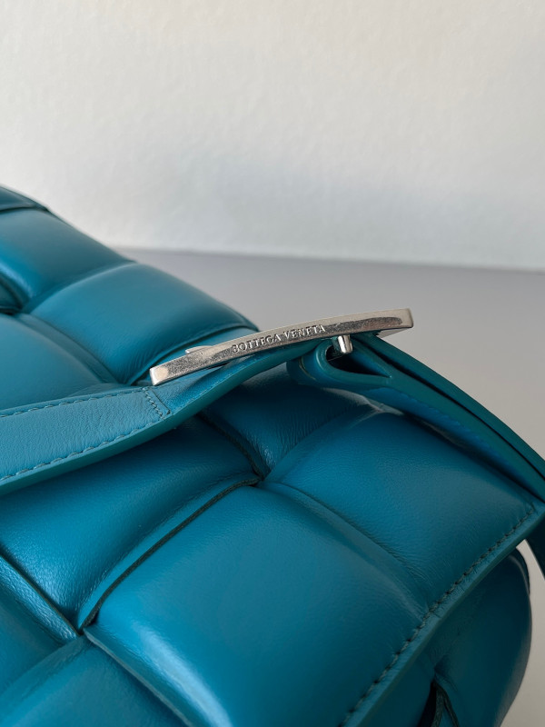 Bo*te*ga ve*ne*ta cassette