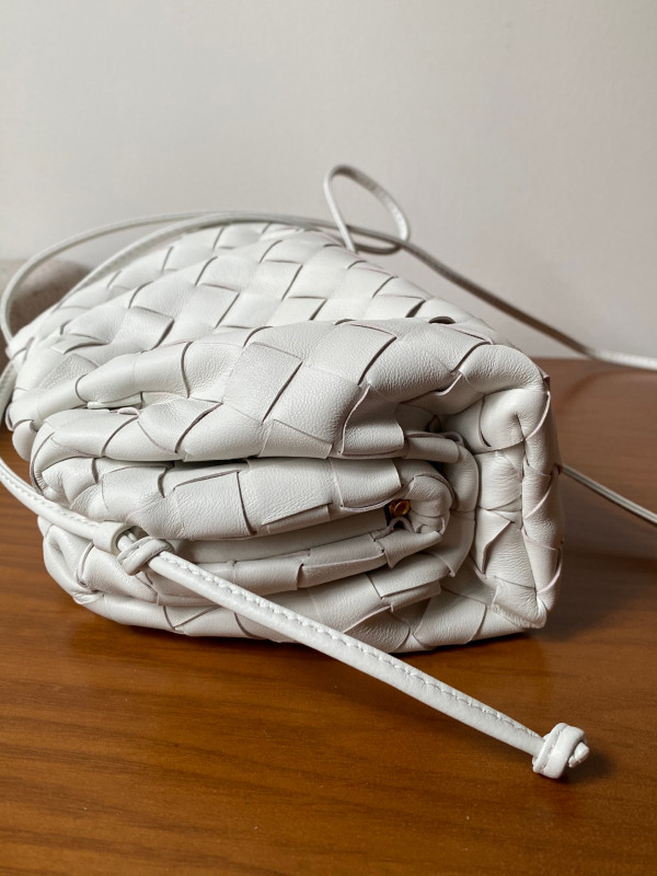 Bo*te*ga ve*ne*ta mini pouch