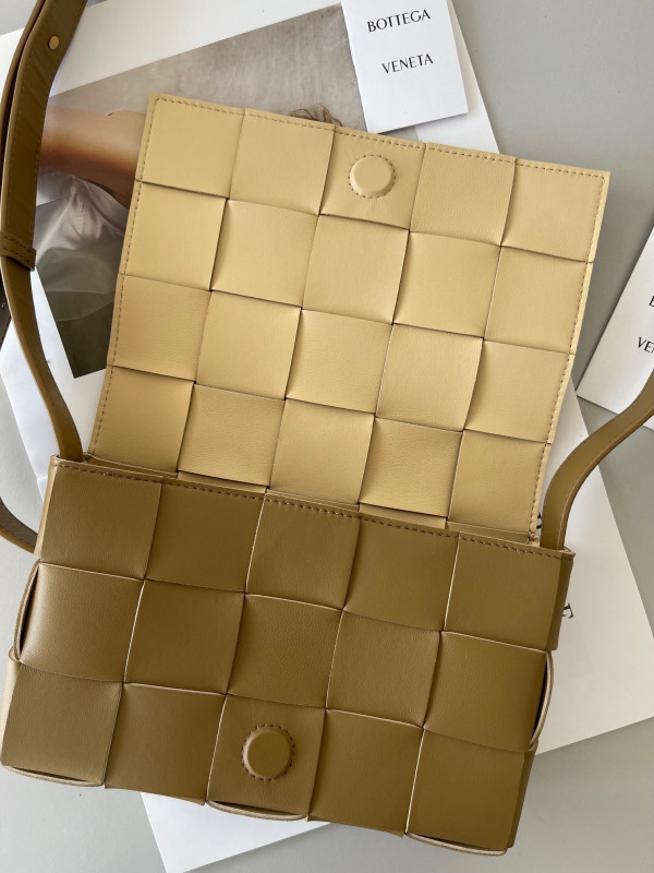 Bo*te*ga ve*ne*ta cassette