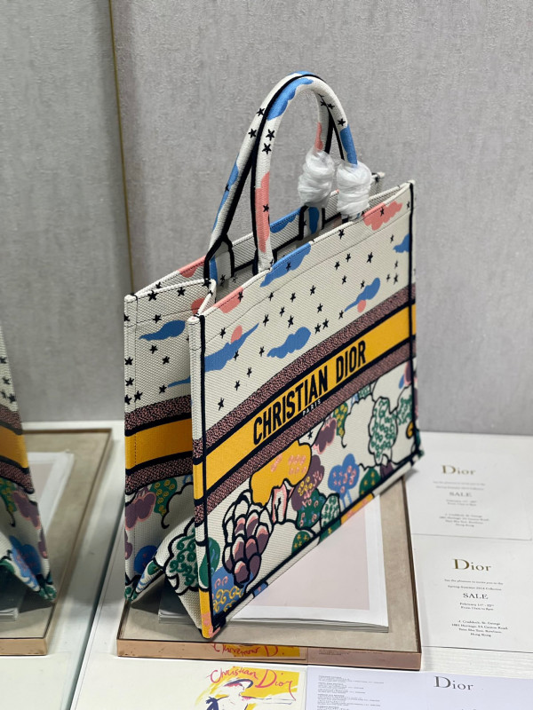 large D*or book tote