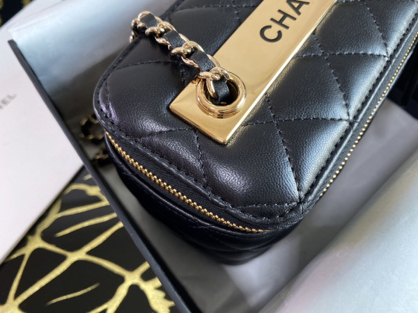 CL SMALL VANITY WITH CLASSIC CHAIN