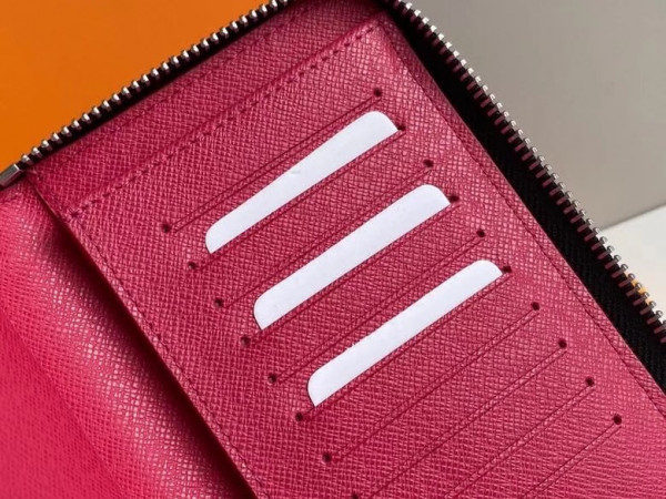 l**is V*t*n zippy wallet