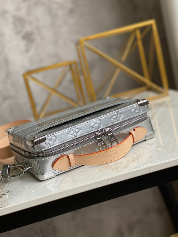 l**is V*t*n handle trunk