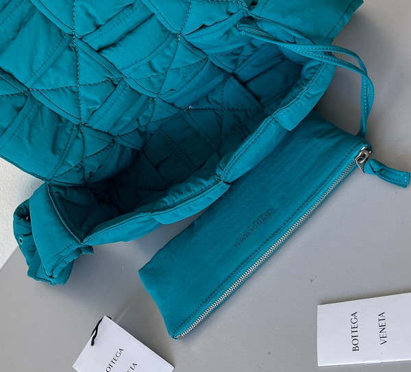 Bo*te*ga ve*ne*ta padded tech cassette