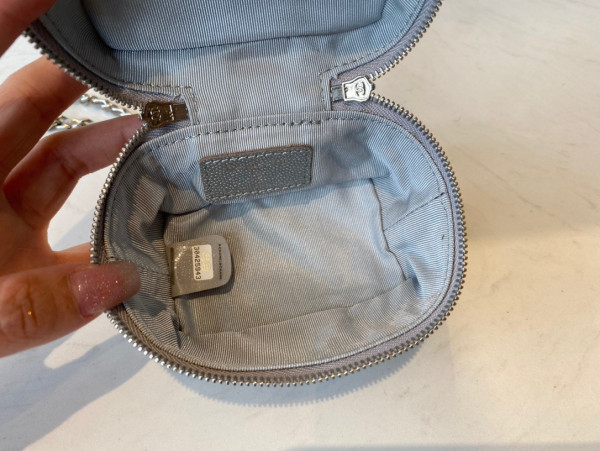 CL SMALL VANITY WITH CHAIN