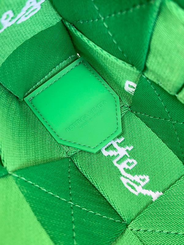 Bo*te*ga ve*ne*ta webbing