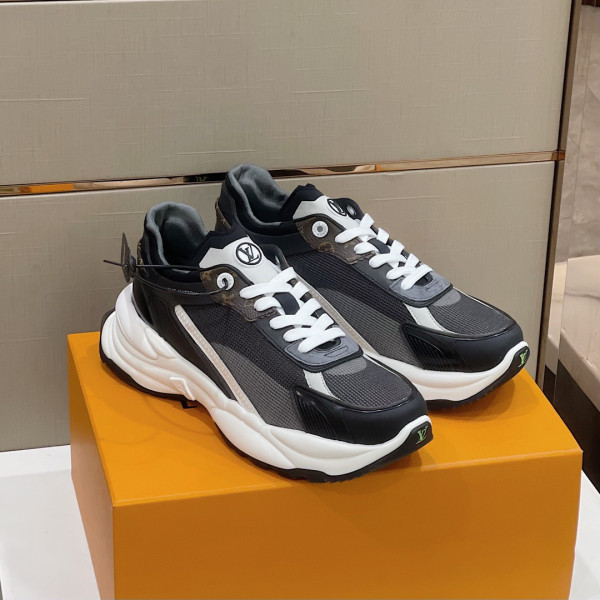 l**is V*t*n run 55 sneaker