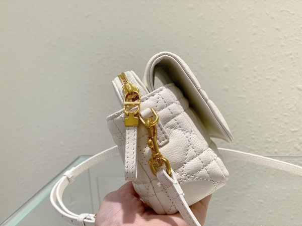 D*or caro pouch with chain