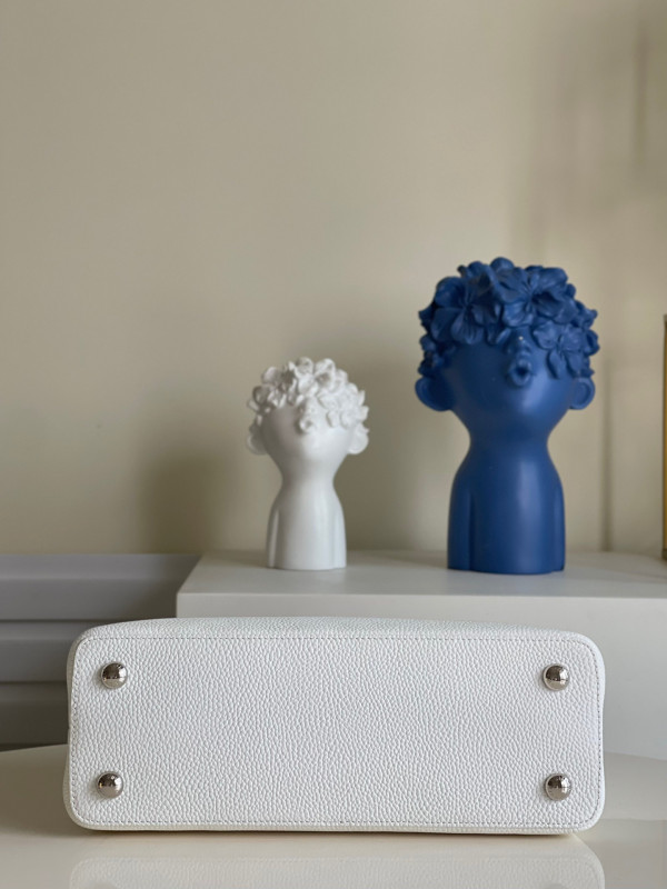 l**is V*t*n capucines bb