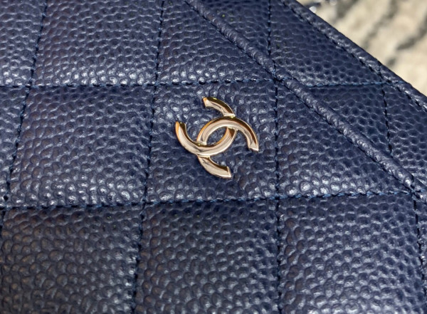 CL CHAIN WALLET CAVIAR WITH SILVER HARDWARE