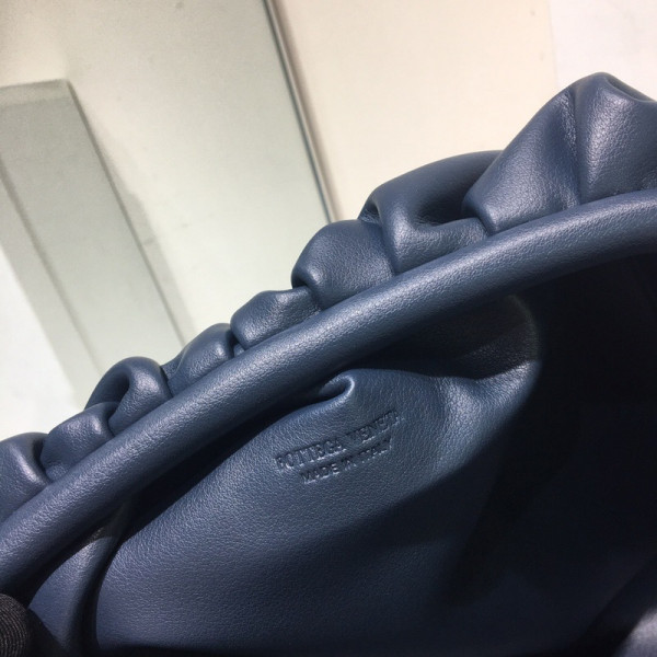 Bo*te*ga ve*ne*ta the pouch