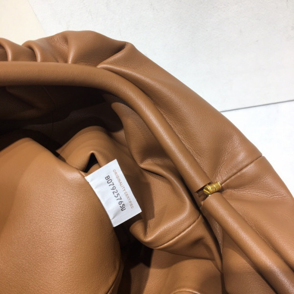 Bo*te*ga ve*ne*ta the pouch