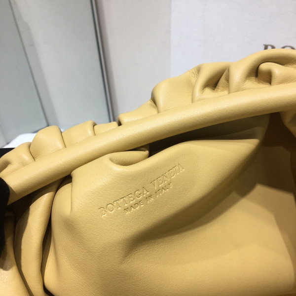 Bo*te*ga ve*ne*ta the pouch