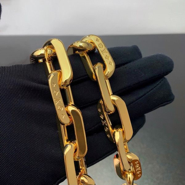 l**is V*t*n coussin mm