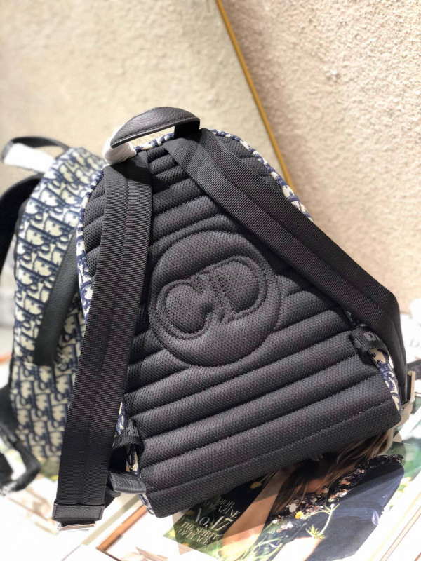 D*or oblique backpack