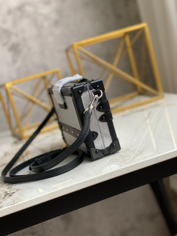 l**is V*t*n petite malle