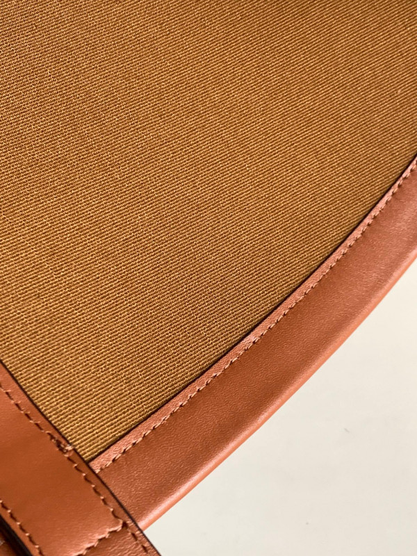 Ce**e medium couffin cuir triomphe