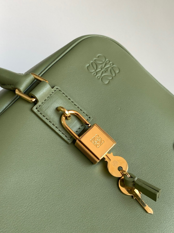 LOEWE Amazona 28 bag