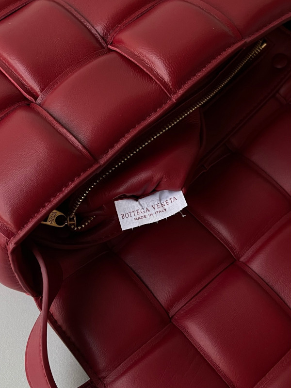 Bo*te*ga ve*ne*ta cassette