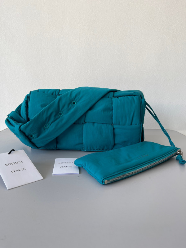 Bo*te*ga ve*ne*ta padded tech cassette