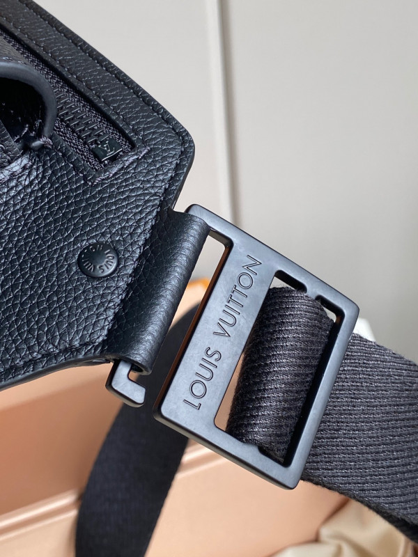 l**is V*t*n slingbag