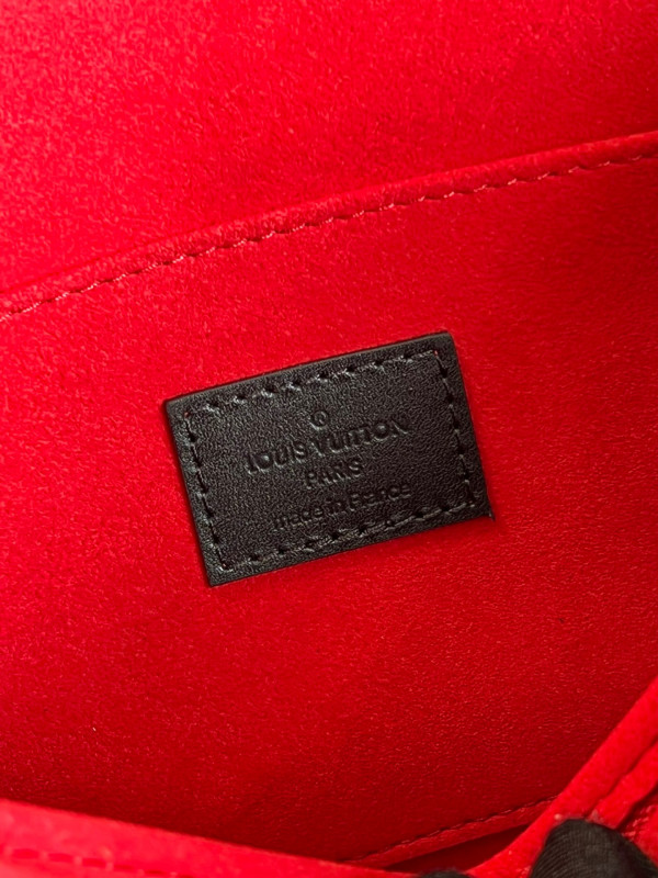 l**is V*t*n dauphine mm