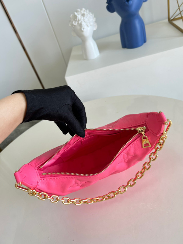 l**is V*t*n over the moon