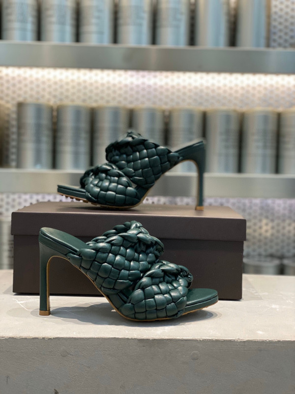 Bo*te*ga ve*ne*ta curve