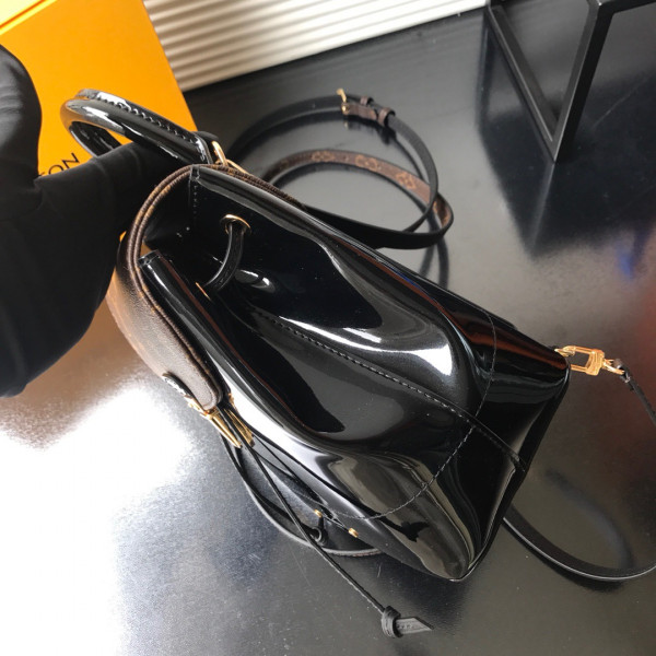 l**is V*t*n backpack