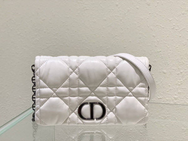 D*or caro macrocannage pouch