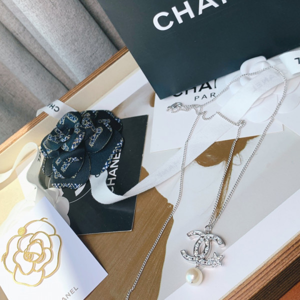CL NECKLACE