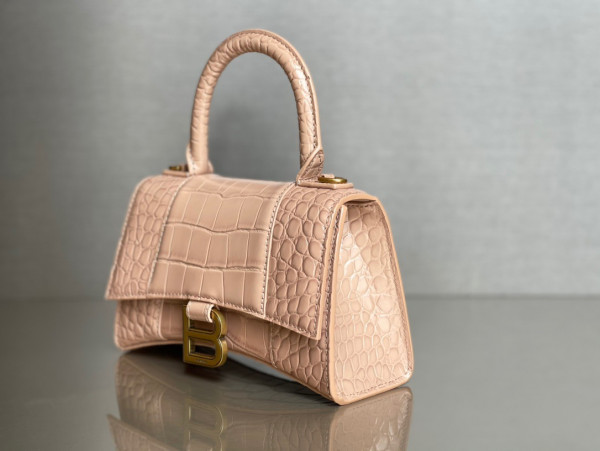 Ba*len*cia*ga hourglass