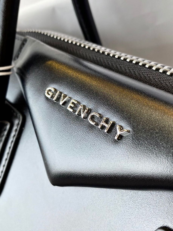 GIVENCHY ANTIGONA MINI/SMALL/MEDIUM IN SMOOTH LEATHER