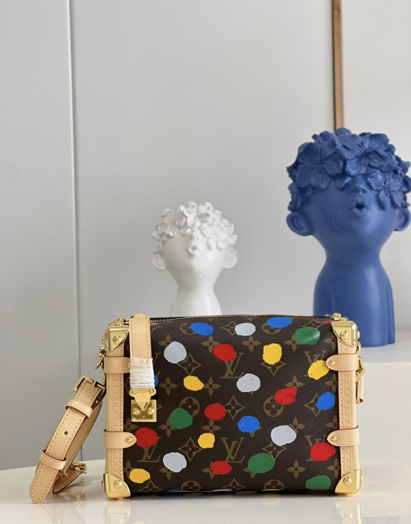 l**is V*t*n side trunk mm