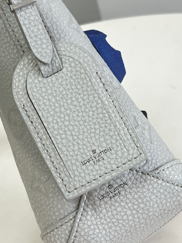 l**is V*t*n hobo cruiser pm