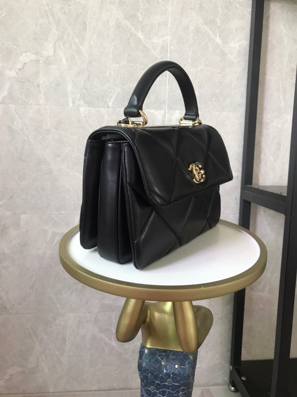 CL FLAP BAG WITH TOP HANDLE