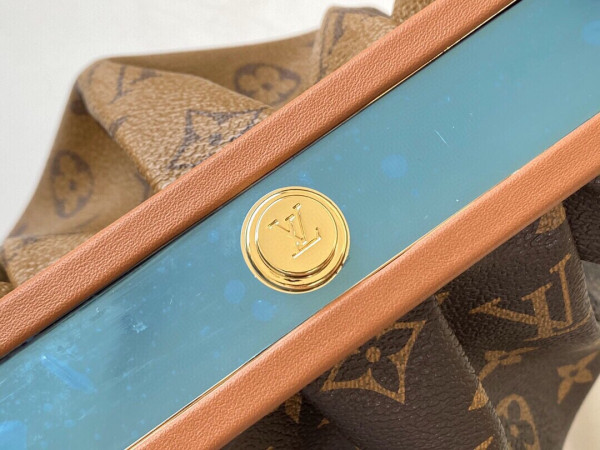 l**is V*t*n boursicot ew