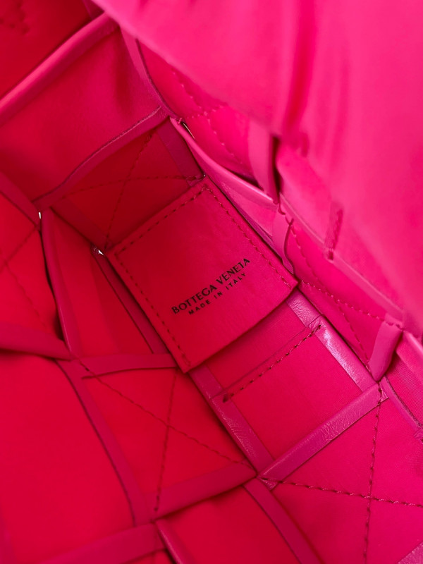 Bo*te*ga ve*ne*ta cassette