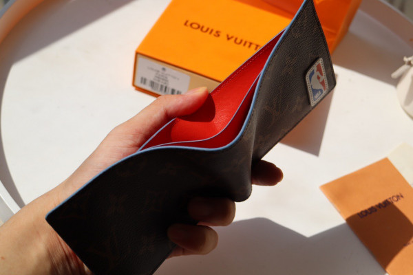 l**is V*t*n lvxnba multiple wallet