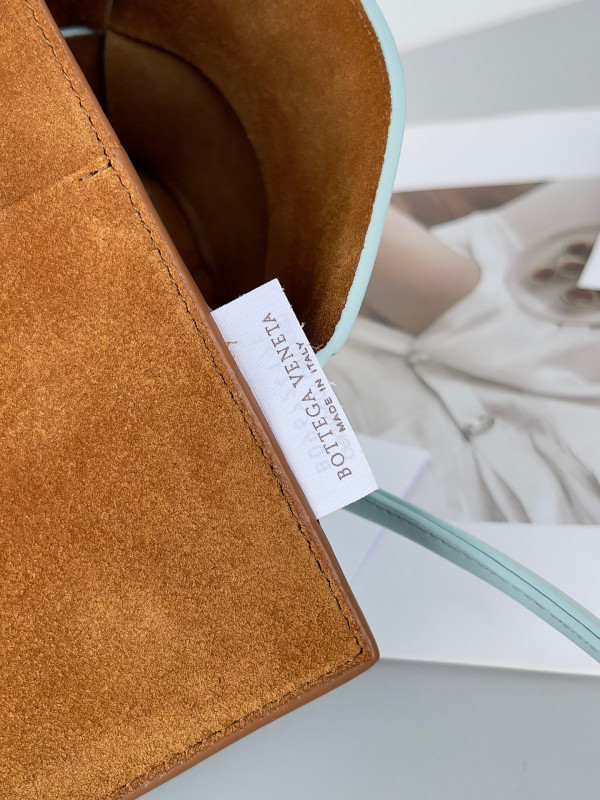 Bo*te*ga ve*ne*ta arco