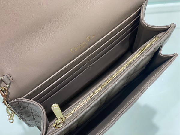 D*or lady D*or chain pouch