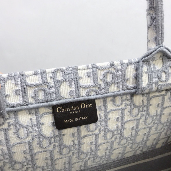 large D*or book tote