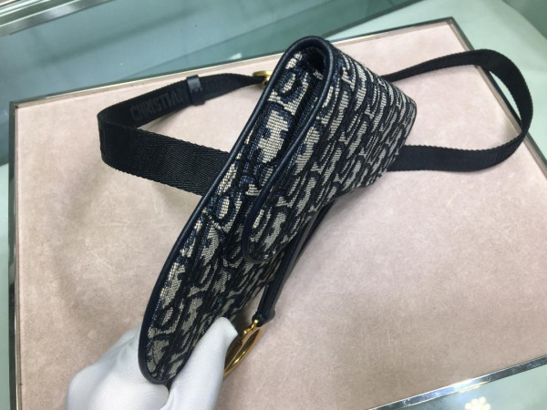 D*or oblique belt bag